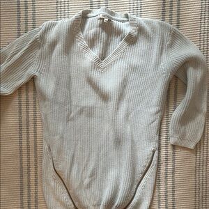 Gray V-Neck Sweater with Ribbed Texture for Casual Wear